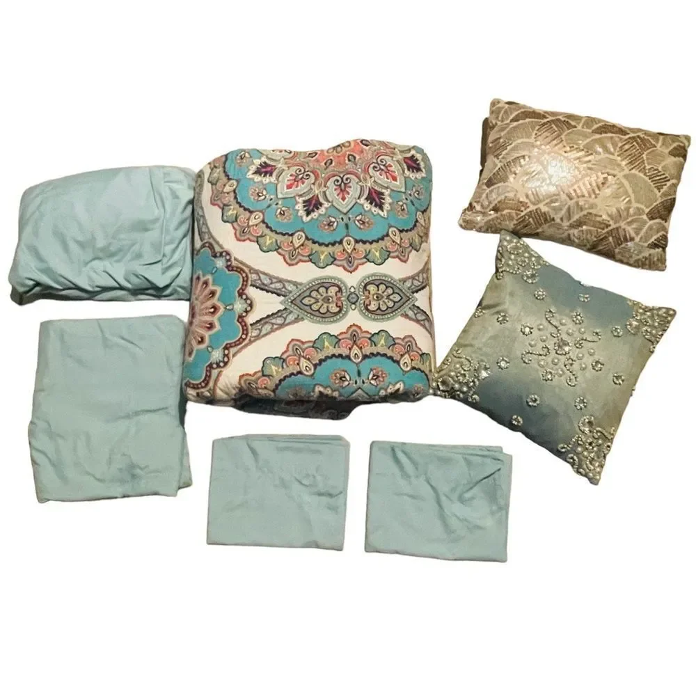 7 Piece Blue & White Paisley Reversible Queen Size Quilt Set